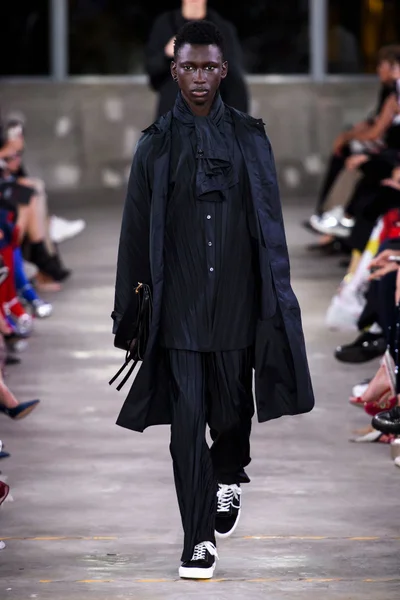 Look 32